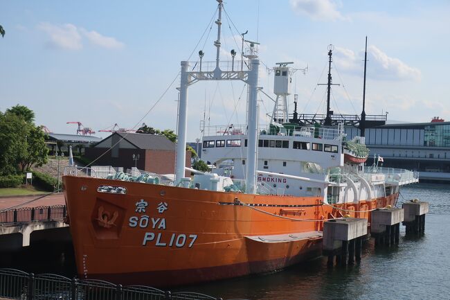 2023年5月12日（金）久しぶりに東京湾岸の散策に出かけました。旅のスケジュール自体は2022年4月の「第五福竜丸展示館」や「防災体験学習施設そなエリア東京」を巡る旅の時にできていたのですが、1年ぶりに計画の後半を実行することができました。<br />今回は多くの企業が自社ＰＲのために運営する資料館を中心に見学していきます。<br />・IHIものづくり館アイミューズ<br />・船の科学館 別館　南極観測船『宗谷』<br />・日本科学未来館<br />・ヤマトグループ歴史館 クロネコヤマトミュージアム<br />・お肉の情報館<br />ちょっと欲張り過ぎた感じのスケジュールになってしまいましたが、博物館見学の途中に面白い町並みやコンテナふ頭の巨大クレーンを眺めたりしたのでさらにスケジュールが過密になってしまいました。<br /><br />