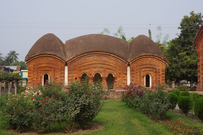 ベンガル・デルタの国バングラデシュ（４）　プティア村のヒンズー寺院群　-前編-
