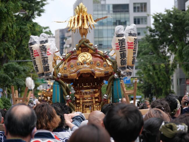 日本三大祭りのひとつ「神田祭」の神輿渡御が4年ぶりに行われると聞き「日本橋浜町」に行ってみた。<br />なお、住宅ローン専門金融機関最大手のアルヒ（ARUHI、東京・港区）が2022年12月15日、「本当に住みやすい街大賞2023」首都圏のシニア編として発表で第1位が「浜町」(都営地下鉄新宿線)(東京都中央区)になった。<br />第2位は西白井(北総鉄道北総線)(千葉県白井市)、第3位は大泉学園(西武池袋線)(東京都練馬区)だった。<br /><br />※シニアの「本当に住みやすい街大賞2023」首都圏<br />　https://sumutabi.net/15866