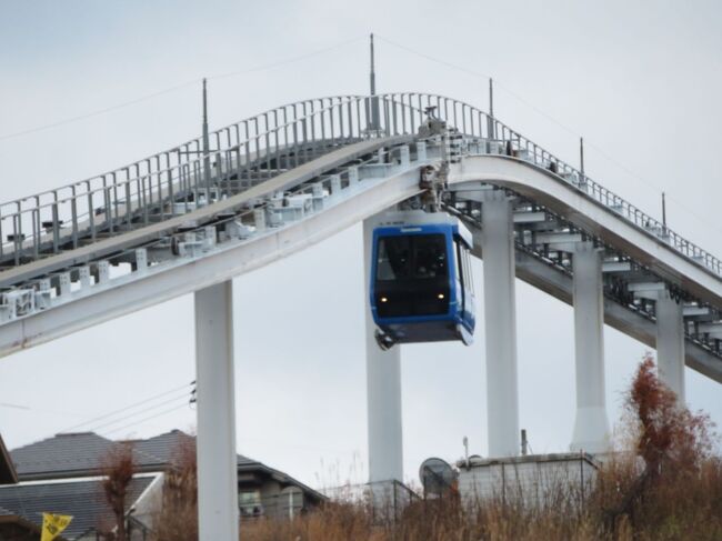 冬の１８きっぷで「今怪しい…」、つまりここ数年で動きがありそうな鉄道風景を中心に見たり乗ったりしてきました。果たして吉と出るか凶と出るか。いずれにせよ、怪しいものは片っ端から見ておくにこしたことはないでしょう。乗れるときに乗っとけ。<br /><br />去年はまだこんな列車がふつうに走ってたんだよね～と近いうちに懐かしむことになるのでしょうか。翌年の３月改正ですでに引退したものもありました。令和４年の冬、今でもみられる鉄道ファンに人気の風景を巡りたいと思います。表紙はスカイレールサービスです。怪しい乗り物をめがけて、怪しい者たちが集まる前に乗っておきましょう。<br /><br />きっぷ：青春１８きっぷ<br />旅程概要<br />12.27：西熊本～宮島口～西阿知～球場前～倉敷～播州赤穂～京都<br />12.28：京都～桃山～小野～山科～尾張一宮～美濃太田～多治見～京都～大津～和田岬～高島<br />12.29：高島～高松～高松築港～栗林公園～栗林～阿波池田～徳島～鳴門～勝瑞～松永<br />12.30：松永～府中～三次～玖村～梅林～広域公園前～本通～広島～みどり中央～西熊本<br /><br />なお、総集編はこちらです。<br />https://4travel.jp/travelogue/11812237