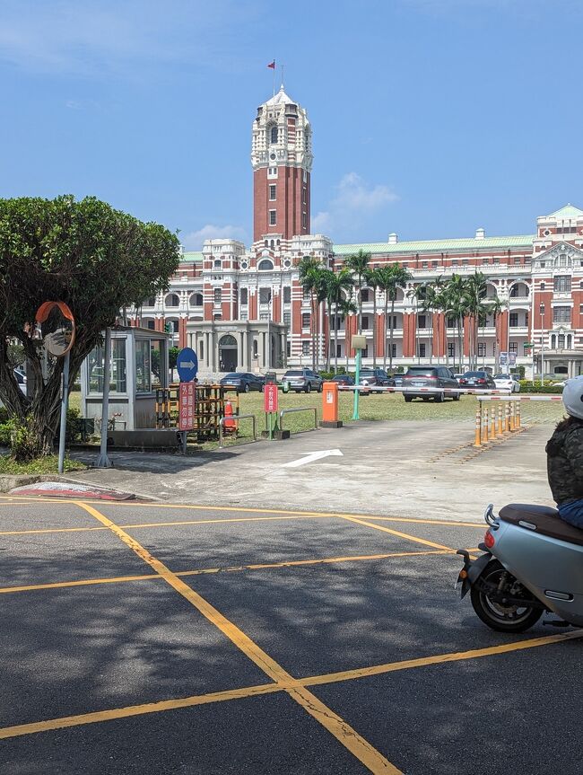 ようやく、ようやく、台湾旅行(海外旅行)に復帰しました~バンザ~イ✧◝(⁰▿⁰)◜✧<br />台湾に行けなくなってからの4年の間に、息子はすっかり台湾料理の虜となり、いつ行けるのかと楽しみにしてました。<br />飛行機代があまりに高くて、ギリギリまで悩みましたが、私がもう我慢できず、1番安かったEVA AIRを勢いで予約。(LCCがもちろん安かったですが、時間が子連れには厳しすぎて無理でした)<br />ホテルはコロナさえなければ前回の宿、となっていた、子供の遊び場充実のFINDERS HOTEL。(子連れには最高!でした)<br />子供の鬼の体力に両親はヘロヘロになりましたが、親子ともども久々の台湾旅行を存分に楽しめました!<br /><br />最終日、最後まで全力で遊ぶ、編です。