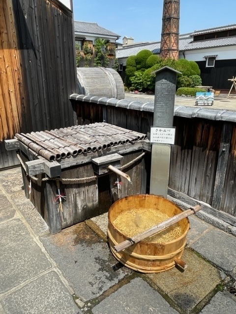 淀屋橋駅から京阪特急で中書島へ、そこから歩き始めます。帰りは伏見桃山駅から帰ります。