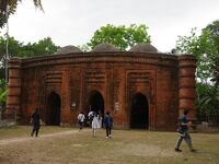 ベンガル・デルタの国バングラデシュ（７）　バゲルハットのモスク都市　