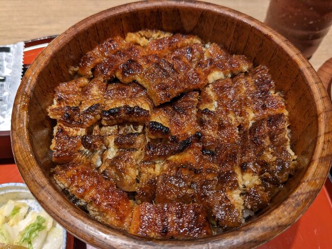 今年はサッカー&野球観戦で名古屋を訪れ、ひつまぶしを食べたいね~と話していて試合予定をチェック!<br />応援するチームはどちらもアウェイ、サッカーを見るチャンスは年1回^^;<br />そこに野球も絡められれば..と思いましたが、残念ながらバンテリンドームでの試合がない週末(T_T)野球は断念してサッカー観戦&熱田神宮参り&名古屋めし食い倒れツアーにすることに。<br />さらに今年の初搭乗マイルをゲットするために飛行機で行ってみることにしました。初のセントレア空港も楽しみたいと1泊2日の旅に出かけました。<br /><br />