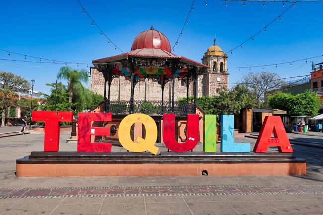 2023年のGWはメキシコへ。<br />メキシコシティ、グアダラハラ、カンクンの3都市をちょこちょこ巡ってみました。<br /><br />この旅行記はメキシコ到着4日目、グアダラハラから日帰りツアーでテキーラ村を訪れた記録です。<br />朝から晩まで飲みっぱなしの破天荒なツアーでした。<br /><br /><br />※航空券やホテルの情報はこちら<br />https://4travel.jp/travelogue/11826606