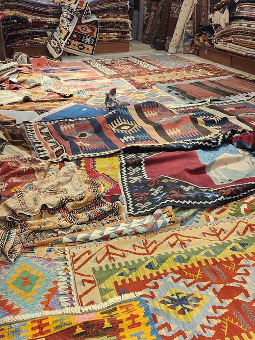 トルコ絨毯 カッパドキアで新品購入 使用期間は8ヶ月間 染料を