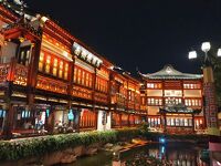 上海で前泊　「漢庭酒店」に泊まってみた　今潮８弄で軽くワイン　真っ赤に染まった豫園商城