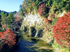 紅葉真っ盛りの養老渓谷