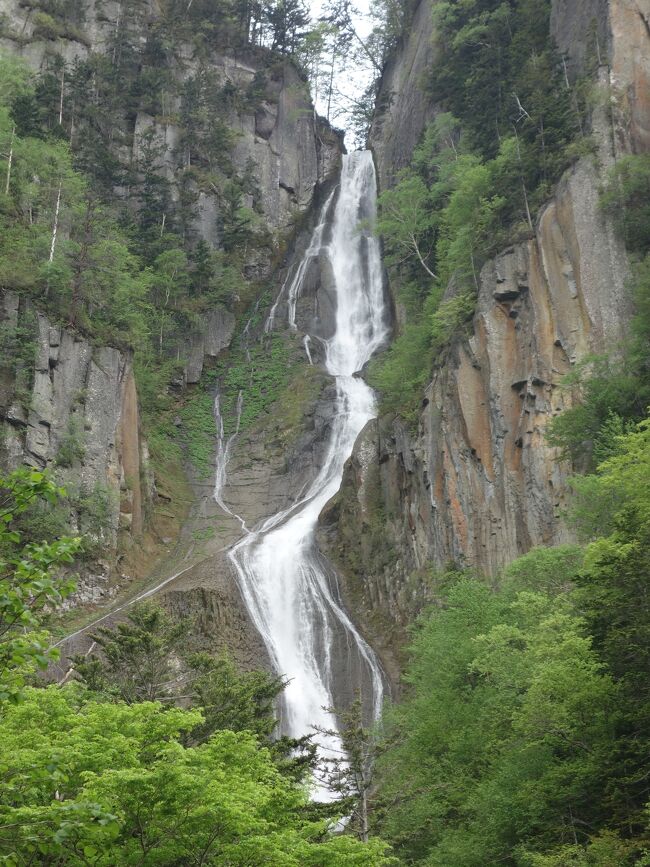 層雲峡の川を遡り，銀河の滝と流星の滝を見てきました。壮大な景色ですね。<br />2009年7月以来です。