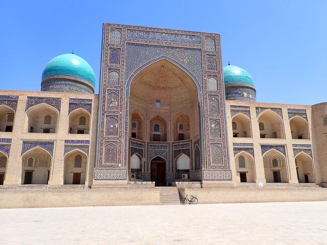 ウズベキスタンへも行こう行こうと思いながらその機会がなかなか訪れなかった。今回は一人参加限定ツアーと言う６日間のツアーに申し込んだ、少しばかり短いけど、まぁ行って見るか。<br />例によって何処へ行くのかも調べもせずにツアーに乗っかって旧ソ連の共和国を覗いてきましたので、宜しければお付き合いください。