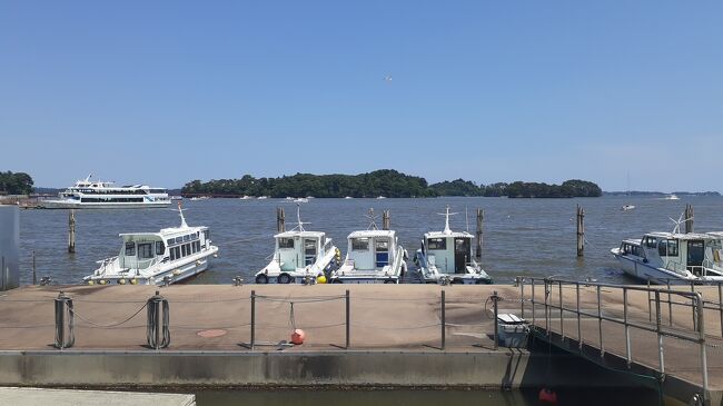 ご覧戴きましてありがとうございます。<br /> 2023年6月17日の土曜日は東京都区内を起点に日帰り?で宮城県の松島と仙台に行ってきました。<br /> 2部構成での公開を予定していて、そのうち前編となる今回は①仙台市内でランチを頂いた時の様子、②JR仙石線で仙台市内から松島まで移動した時の様子、③松島のうち雄島等を散策した時の様子等をご覧戴きます。
