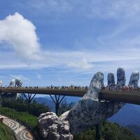 ダナンの山頂に広がる巨大神の手と中世ヨーロッパ☆☆神秘的な光降り注ぐ五行山☆