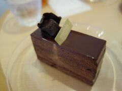 札幌でおいしいケーキをいただきました。札幌はやっぱり都会ですね。