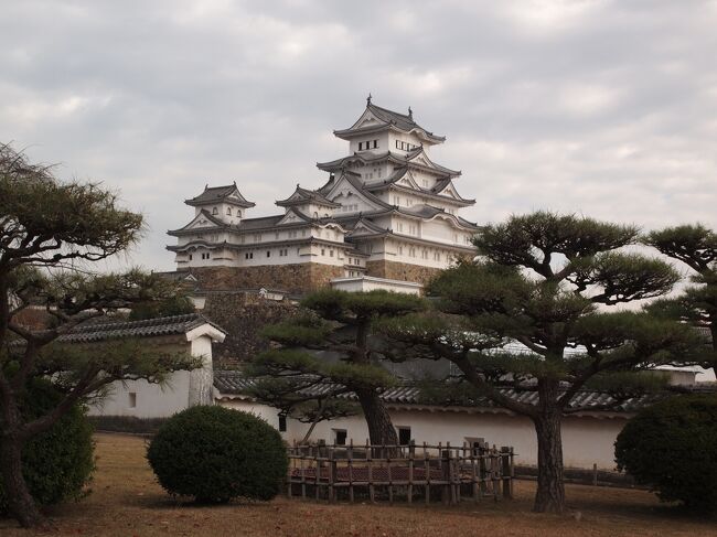 西国札所巡礼の旅、姫路の二日目は姫路城を見て回ります。<br /><br />天守閣周辺を歩き回って、次は西の丸、ここの主人公は千姫、いろいろと展示を見て回ります。