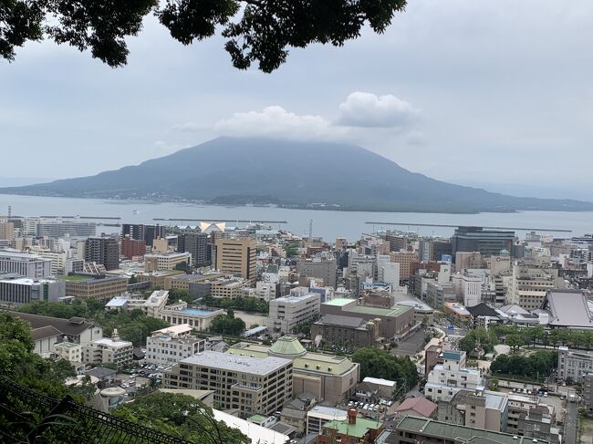 鹿児島駅市内を中心に城山公園展望台、御楼門、鹿児島中央駅などを観光した後、龍門滝を見て、宮崎市へ移動しました☆彡