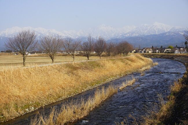 1週間をかけて、主に18切符を使いながら、愛知、岐阜、富山、新潟、長野と周ってみようと思います。<br />画像は、寺田橋からです。<br /><br />「越中」な旅行記。<br /><br />富山旅行記～2014 朝日町編～「JR/越中宮崎駅」<br />https://4travel.jp/travelogue/10924706<br /><br />過去の富山・立山町旅行記。<br /><br />富山旅行記～2020 立山町編～その1“宇奈月温泉駅→立山駅 特急アルペン2号 富山地方鉄道”<br />https://4travel.jp/travelogue/11659541<br /><br />富山旅行記～2020 立山町編～その2“立山黒部アルペンルート”<br />https://4travel.jp/travelogue/11659542<br /><br />富山旅行記～2020 立山町編～その3“立山黒部アルペンルート”<br />https://4travel.jp/travelogue/11659545<br /><br />富山旅行記～2020 立山町編～その４“立山黒部アルペンルート”<br />https://4travel.jp/travelogue/11659547<br /><br />富山旅行記～2020 立山町編～その5<br />https://4travel.jp/travelogue/11661117<br /><br />富山旅行記～2020 立山町編～その6“立山黒部アルペンルート”<br />https://4travel.jp/travelogue/11661118<br /><br />富山旅行記～2020 立山町編～その7“立山黒部アルペンルート”<br />https://4travel.jp/travelogue/11661120<br /><br />富山旅行記～2020 立山町編～その8“立山黒部アルペンルート”<br />https://4travel.jp/travelogue/11661121<br /><br /><br />富山まとめ旅行記。<br /><br />My Favorite 富山 VOL.1<br />https://4travel.jp/travelogue/11665992