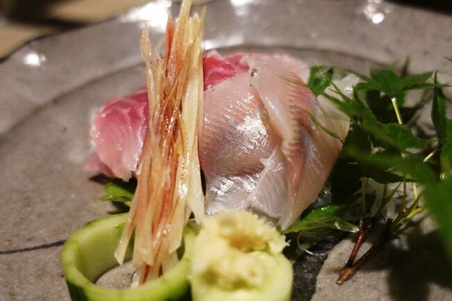 2023年6月梅雨の京都の旅。その3は花巡りの合間の食べ歩き。絶品鱧フライの恒屋伝助、鮎茶屋平野屋での鮎づくし、モリタ屋のヒレステーキなど。寺町通りの革堂で猫にもご挨拶。<br /><br />・恒屋伝助でワインと和食<br />・京都スプリングバレーブルワリー<br />・嵐山から鳥居本へ、鮎茶屋平野屋で鮎づくしの夕食<br />・木屋町から寺町通りへ、革堂の蓮と猫<br />・小川珈琲で一休み<br />・モリタ屋でヒレステーキ<br /><br />表紙写真は、平野屋の鮎と鯉のお造り。