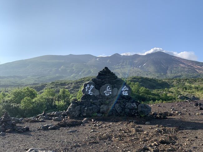 日本百名山の十勝岳に登って美瑛岳を廻って降りて来ました。