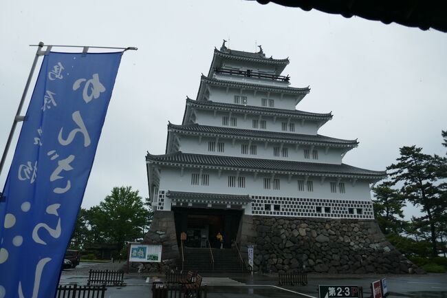 旅も終盤、今日は長崎の観光です。<br />オプショナルツアーは結構高いので、個人で行動する人も多いです。<br />またまた歩くコースを選んでしまいました、雨なのに・・。<br />初めての雨です、長崎は雨が似合うそうです。<br />島原城へ行くのが初めてなので、楽しみですが・・。<br />昼食の日本料理が評判良くて古民家でこの旅で一番美味しかった。