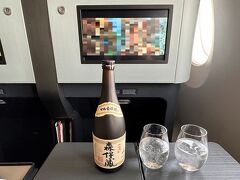 JALファーストクラスで大阪②日本航空JAL107便（エアバスA350-900）搭乗記★ファーストクラスの機内で森伊蔵＆シャンパン＆ワイン♪