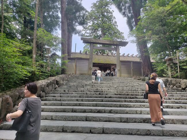 大阪在住の友人が伊勢神宮にお参りしたことがないというので、一緒に行ってみました。
