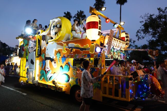 初めて熱海祭りに出掛けた、 狙いは山車に的を定めました、なぜか⇒私もそんなに若くない。　※山車ですがびっくりするほどライトアップしてました、　今回JR時間の都合上半分くらいしか山車を見れなかったことです 残念。