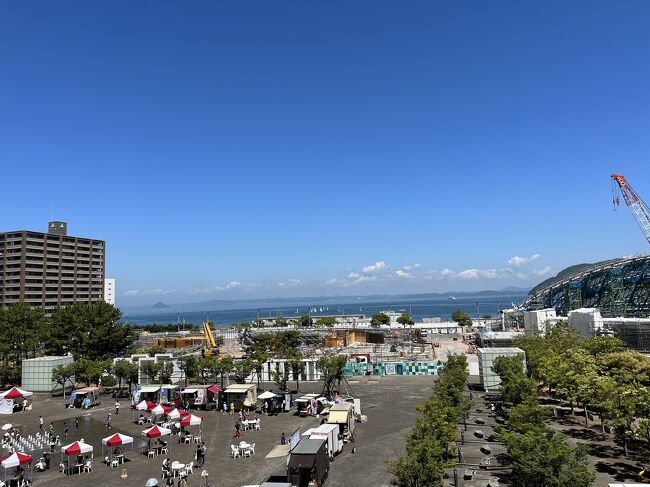 香川県にはうどん以外にも、美味しい食べ物が沢山あるので、今回は月に一回農産品が集まる<br />さぬきマルシェに行ってきました！<br /><br />同時に蚤の市、一箱本市も開催されて連休に賑わっていました