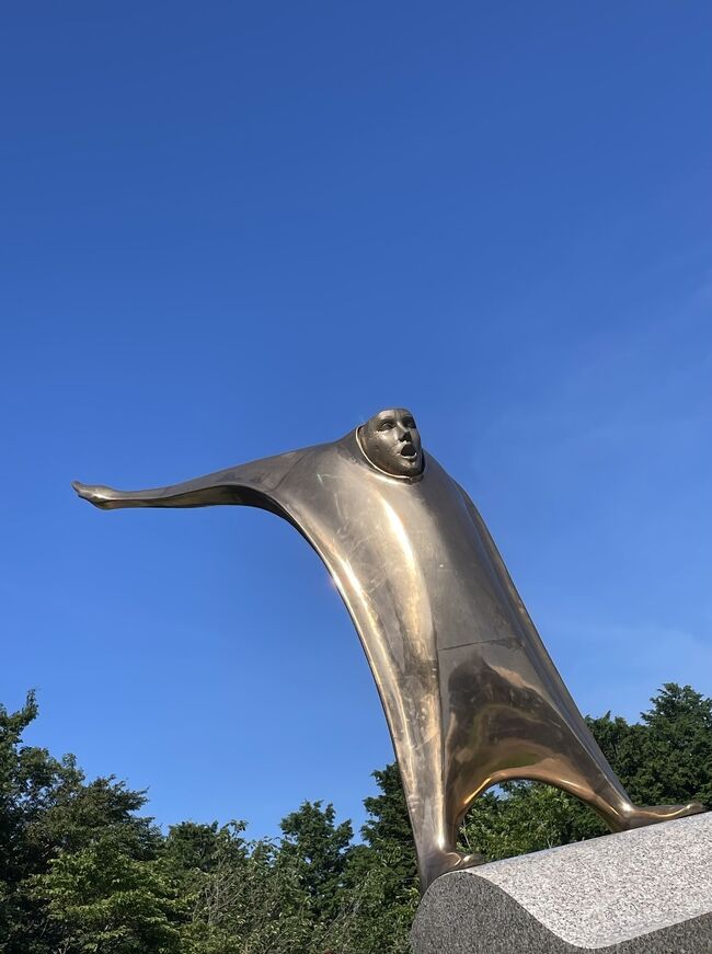 葉山箱根きらめき旅！前半編の続きとなります。<br /><br />(前半編をご覧頂いた方　有難うございます)<br /><br />葉山の海近くのカフェやホテルでスローライフを過ごし、<br /><br />翌日は 小田原で 浜焼きを頂いた後、 箱根湯本駅に向かう電車に乗車。<br /><br />以前 お友達と箱根にご一緒する計画を立てていたのですが<br />台風で 残念ながら 中止。<br /><br />今回 やっと 念願の箱根に来られる事となりました。<br /><br />では 引き継ぎ 行って参ります。