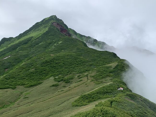 利尻島キャンプ４日目は1番の目的の利尻山に登りました。天候は万全でなかったですけど、昨日までの雨はやんでよかったです。