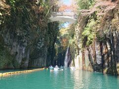 2021年11月に宮崎の高千穂峡を観光。ブルーな水面に虹掛かる真名井の滝、ミステリアスな天安河原が絶景(*ﾟДﾟ*)
