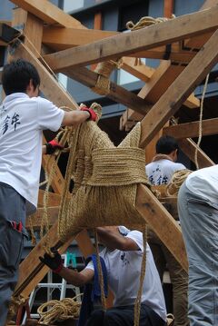 夏の暑い京都へ。その７　祇園祭の準備に忙しい市内をプラプラ（山鉾の組み立ての様子を拝見）～川床のランチ！！