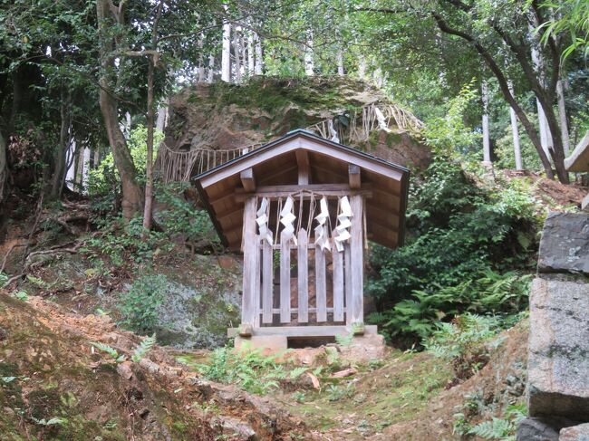 京都の旅はいろいろ。ここかと思えばまたあそこ。<br />どこにでも素敵な場所が潜んでいます。<br />そんな中から今回は岩倉あたり。<br />石座神社、磐座、岩倉具視など「いわくら」巡り。<br />どんな素敵な場所が待っているでしょうか。
