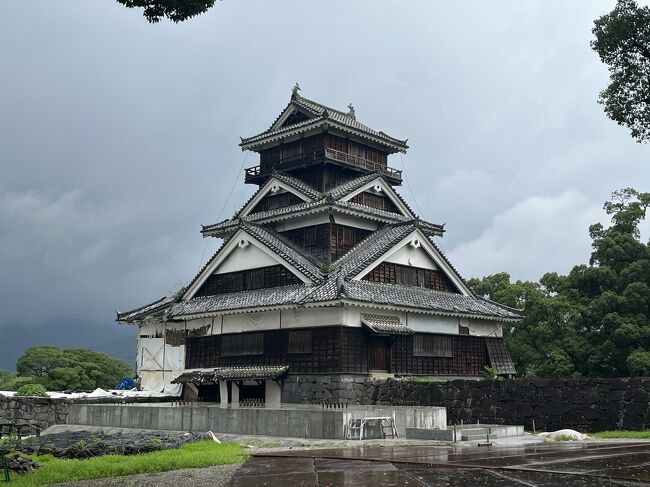 熊本に用事があったのでついでに熊本県内のお城を3つ見てきました。<br />7月に入ったばかりでとても蒸し暑かったりしましたが、修復前の櫓も見られて良かったです。