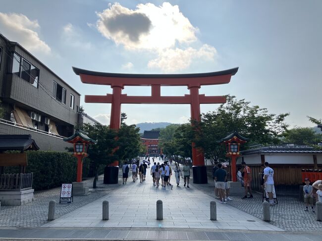 本日は親のゴミ屋敷を掃除しようと思ったが朝が早かったので伏見稲荷参拝してから実家で掃除をしていたところ病院から連絡で親が危ないので即来てくださいと言う事で行ったがすでに親は永眠していた。朝一番は脈は有ったが7−9時頃に脈拍が無くなったそうです。<br />これは・・・・どういう事なんでしょうか？<br />既に入院前の段階でヨタヨタ歩きでだいぶん弱っていて辛い状態だったので神様が楽にしてくれたのか？　私にバチを与えたのか？<br /><br />痛みで苦しんで死んでいく人の事を思えばこれで良かったと思います。<br />平均寿命を上回り他の人より多く生きられた人生の徳を得たと言う事ですから良かったんじゃないでしょうか？<br /><br />