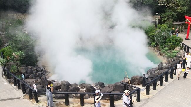 今年の夏旅は～九州！<br />5月のハウステンボスからの後泊で、福岡と、完全なる未踏の地・佐賀を塗りつぶしました（旅行記は、こちら→https://4travel.jp/travelogue/11820114　https://4travel.jp/travelogue/11828258）が、これは私一人だったので、、、最後にぽつりと残った大分（行ったつもりでずっといたのですが、熊本県境だったりして通過だけしてる？みたいな状態のよう）、そして家族で佐賀・福岡、で47都道府県コンプリートの計画にしました。さらに、山口はさりげなく広島の宮島から錦帯橋、だけのなんちゃってタッチ（旅行記は、こちら→https://4travel.jp/travelogue/10805176）だったので、今回下関で再訪します。<br /><br />1日目、大分空港到着から、別府温泉宿泊までの旅行記です。杵築もうみたまごも別府温泉も好印象♪ただ別府温泉は特に冬のほうが風情があっていいかもしれないです？！大分ではゆでたまごをたくさん食べました＾＾。<br />これで私は47都道府県コンプリート★この後続々と家族も続きます＾＾<br /><br />1日目　大分空港IN～杵築～別府温泉　別府温泉泊<br />2日目　別府温泉～湯布院～日田～唐津　唐津伯<br />3日目　唐津～呼子～福岡市　福岡（百道）泊<br />4日目　福岡市～下関～門司港～小倉～北九州空港OUT<br /><br />※息子13歳（中2）、娘11歳（小6）<br /><br /><br />