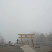 天空の鳥居の向こうは雲　秋葉山本宮秋葉神社