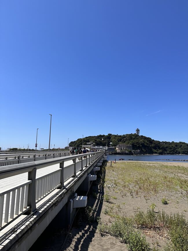 日本のモン・サン・ミシェル　江ノ島へ行ってきました。<br />江ノ島では、いろんな人達でいっぱい<br /><br />男女いろいろサーファーなのか？　　<br />仕事しているのか<br />暑さに負けないで　カッコよく日焼けした人とか沢山の人でいっぱい<br />来る人も　また来る人も元気いっぱい<br />来年は泳ぎに行きたいな<br /><br /><br />今回は、 香取慎吾のライブが　横浜ピアアリーナで　追加公演があり、急遽参加しました。<br />香取慎吾くんからの　元気パワーを200%充電しました。<br /><br /><br />横浜ピアアリーナへ行くのに、みなとみらい駅を探すねに必死になり、着くと着いたで、ピアアリーナの方向が分からなくなり、スマホ頼りに必死でした。<br /><br />一度行けば　2回目は大丈夫。<br />次は　みなとみらいでゆっくりしたいと思いました。