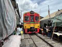 ⑱マダムの　3世代4家族（1人～7人）バンコク＆クアラルンプール　メークロン市場・メークローン駅