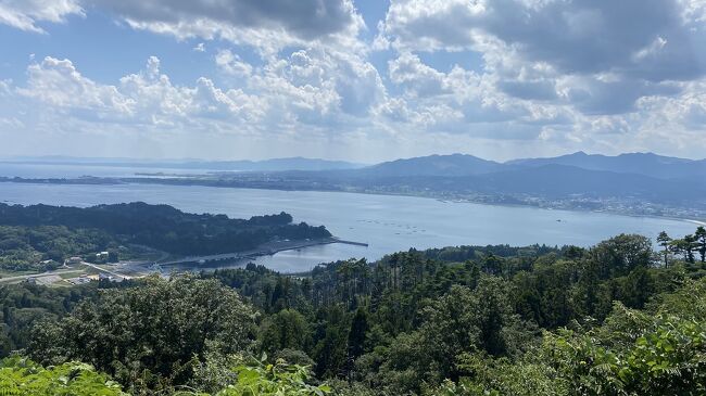 酷暑の中岩手県から宮城県へ入りました。今回は宮城県は東の気仙沼のみですが、お初の気仙沼大島に上陸して念願の新鮮なホヤと蒸し牡蠣をいただきました。