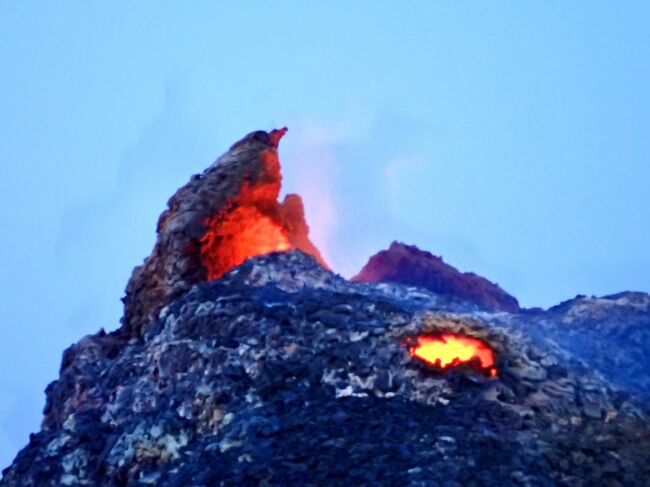 タイです。<br />ダナキルツアー2日目。<br />エルタ・アレ火山でマグマを見ます。