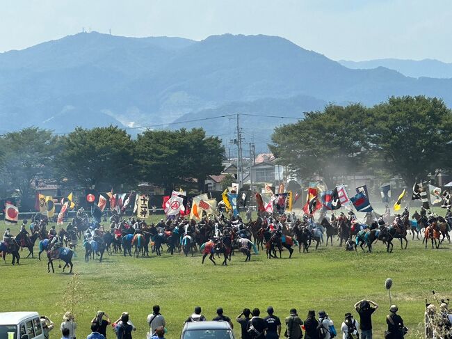 以前から嫁に熱望されていた相馬野馬追<br />去年テレビで武豊さんがこの行事に触れていて僕も興味をもった次第<br /><br />この酷暑の時期に実施するのがどうかという議論はありますが、<br />やはり地域に根付く伝統行事は雄大で迫力あるものでした<br /><br />関西からのアクセスは結構不便な地域だったので伊丹から空路仙台入り<br />当日は常磐線鈍行で小旅行気分を味わうプラン<br />前後泊ともに仙台なんで牛タンや寿司も堪能してきました<br /><br />7月29日(土)<br />ANA735 伊丹→仙台<br />仙台市内でランチ、散策してから楽天モバイルパークで野球観戦<br />ダイワロイネット仙台西口 泊<br /><br />7月30日(日)<br />仙台駅から常磐線で原ノ町駅へ <br />東京からの嫁の友達と合流して雲雀ケ原祭場地で相馬野馬追見学<br />帰りは特急ひたち<br />ダイワロイネット仙台西口 泊<br /><br />7月31日(月)<br />チェックアウトしてから仙台駅でランチ&飲み歩き<br />ANA738 仙台→伊丹<br />