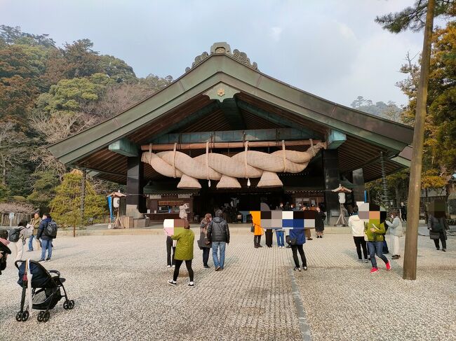 子供の頃に伊勢神宮へ連れて行って貰った事が有りました。そしていつか出雲大社へも行ってみたいと。<br />もう一つ、目的があったのですが今回は残念ながら願いは叶いませんでした。それはサンライズ出雲に乗る事。自分も鉄男のチビも楽しみにしておりましたが予約か取れず。中止も考えましたが、出雲大社へは行きたかったので<br />行きはANAの特典航空券で鳥取の米子空港からレンタカーで皆生温泉に。2日目はレンタカーで出雲大社と松江城を観光して皆生温泉。3日目は米子駅から列車で倉敷へ向い美観地区を観光、そこから岡山駅へ行き夜行バスで新宿へ帰るという変則的な旅程となりました。<br />しかし、やっぱり出雲大社は行って良かった。<br /><br />