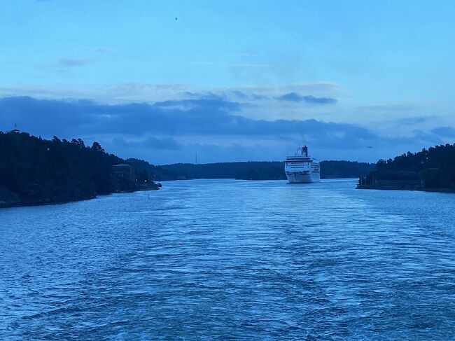 北欧＋リトアニアをクルーズ船で回りました。<br />この旅行記は、7日目、スウェーデンの旅行記です。<br />（※スウェーデンは二度目。一度目の旅行記はこちらです。15年前！！<br />　　→https://4travel.jp/travelogue/10263824)<br /><br />１～５日目のオスロ、コペンハーゲンまでの旅行記はこちら：<br />https://4travel.jp/travelogue/11844824/<br /><br /><br />8日目のタリンの旅行記はこちら　<br />https://4travel.jp/travelogue/11848413<br /><br />9日目のヘルシンキの旅行記はこちら。<br />https://4travel.jp/travelogue/11852898<br /><br /><br /><br />１日目：イギリス・サウスハンプトン発<br />2日目：海<br />3日目：ノルウェー・オスロ<br />4日目：デンマーク・コペンハーゲン<br />5日目：コペンハーゲン<br />6日目：海<br />7日目：スェーデン・ストックホルム<br />8日目：リトアニア・タリン<br />９日目：ヘルシンキ<br />10日目：海<br />11日目：スケーゲン（デンマーク）<br />12日目：海<br />13日目：帰港、イギリス・サウスハンプトン<br /><br />船についてはこちら：<br />https://www.icruises.jp/celebritycruises/celebritysilhouette.html<br /><br />