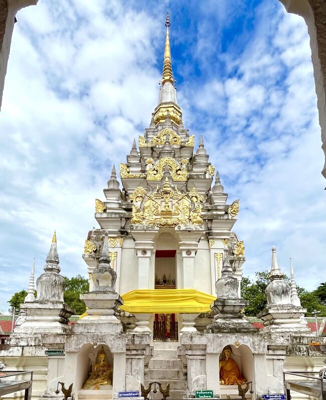 タイ南部のマレー半島地域にある古都チャイヤーやナコーン・シー・タマラートには、7 ～13世紀頃にスマトラ島やマレー半島を中心に海上交易で栄えたシュリーヴィジャヤ帝国 (Srivijaya empire) の時代に建立された寺院や遺跡が残っているので観に行って来ました。<br /><br /><br />この旅行記は、★の部分です。<br /><br />1日目　シンガポール→サムイ島<br />2日目　サムイ島→スラーターニー <br />3日目　チャイヤー観光　　　★<br />4日目　スラーターニー →ナコーンシータマラート<br />5日目　ナコーンシータマラート観光<br />6日目　ナコーンシータマラート→サムイ島<br />7日目　サムイ島→シンガポール<br /><br /><br />（為替レート：1バーツ＝約￥4.2円）
