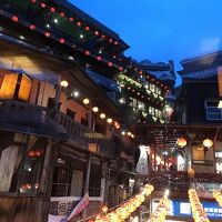 ③新幹線で北上。十份で天燈を上げ、九份で映え写真を撮り、圓山大飯店に宿泊。