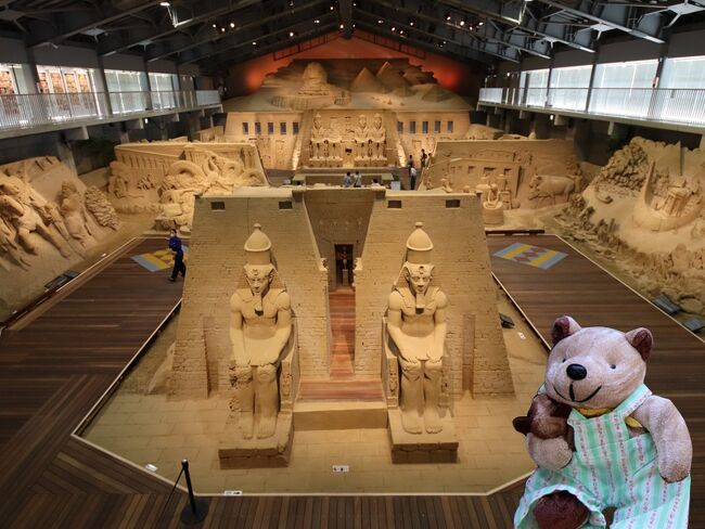 数年前から行きたかった「鳥取砂丘 砂の美術館」。しかも、今期のテーマは私が大好きな「エジプト」。夢中になって見学してしまい、思っていた以上に時間を取られ、この後の予定を大幅修正することとなりました。