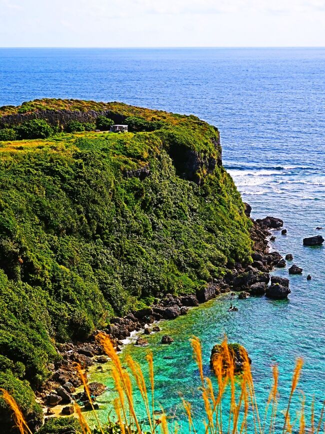 宮城島は、沖縄県うるま市に属する島で、沖縄諸島のうち、与勝諸島を構成する太平洋の有人島である。沖縄本島中部の東部海岸に突出する勝連半島北東約7kmに位置する。<br /><br /><br />