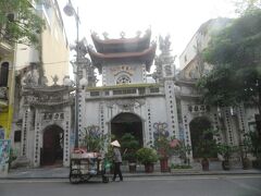 ベトナム　「行った所・見た所」　ハノイ旧市街を歩いてハノイ駅まで行きました