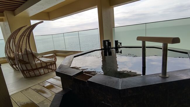 食べるお宿　浜の湯に<br />2022年12月3日リニューアルしたお部屋が良さげだったので<br />泊まって来ました。<br /><br />キッチン ZENでの食事が良かったです。<br /><br /><br /><br />露天風呂付客室「一天四海」 135㎡　　　￥152,570