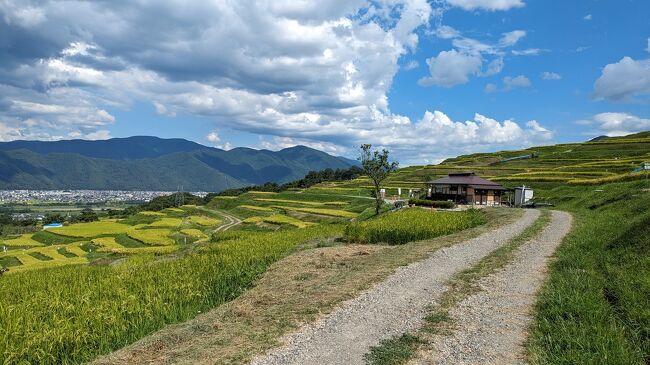 夏の終わり、長野県千曲市の戸倉上山田温泉で温泉を楽しみ、帰りに足利市でも観光してきました。<br />暑さの中にも秋の気配を感じながら、信州蕎麦に歴史あるお寺、素晴らしい泉質の温泉を楽しんできました。<br />その記録です。